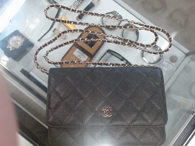 Black quilted yen wallent
