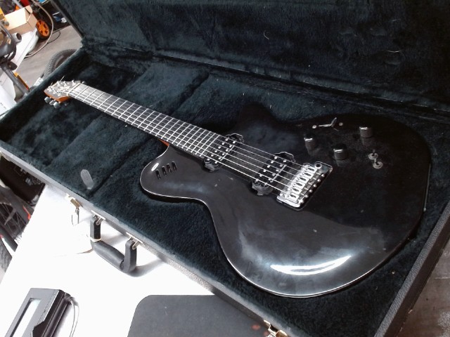 Guitare electrique godin lgxt case dure