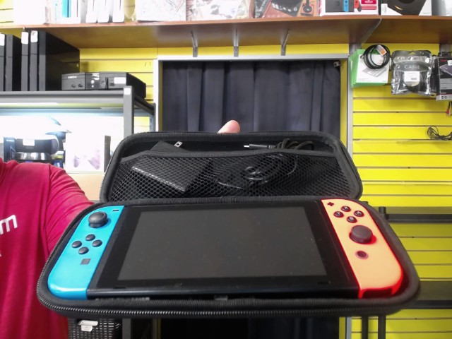 Console et joycons +chargeur