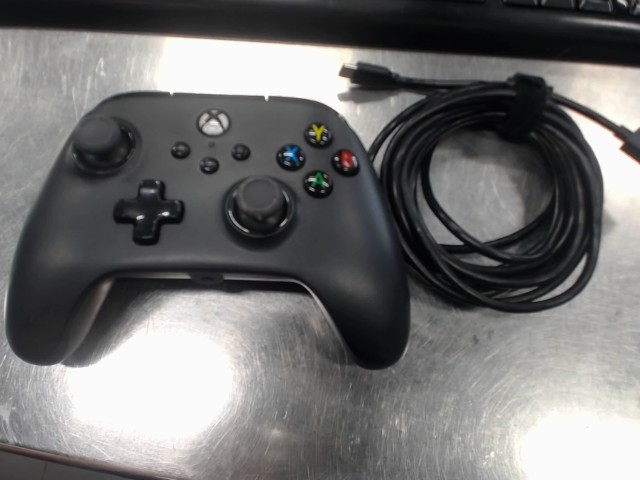 Manette xbox one a fil