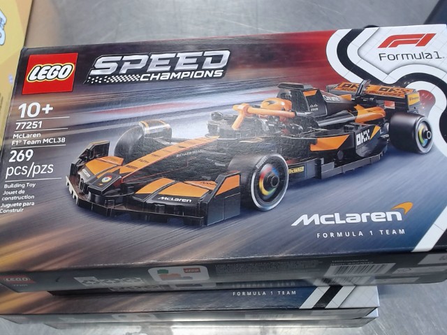 Mclaren f1 team mcl38