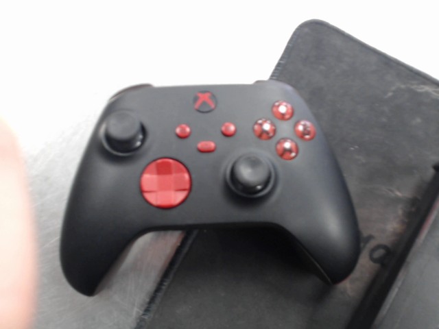 Mannet xbox one noir rouge