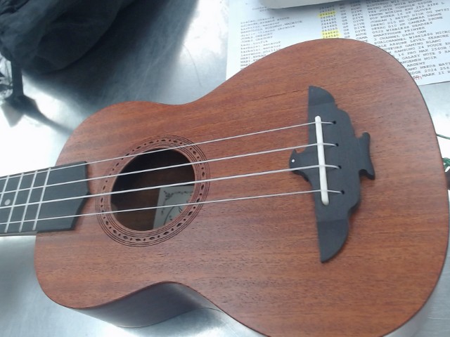 Ukulele brun