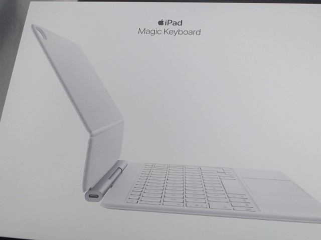R magic keyboard in the box