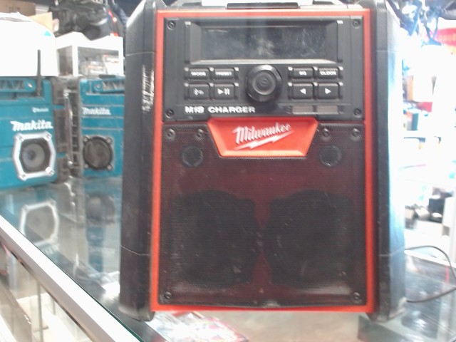 Milwaukee radio m18