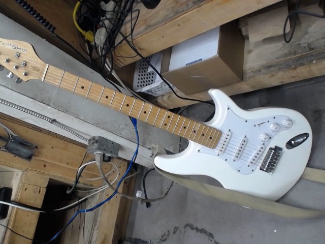 Guitare electrique behringer blanche