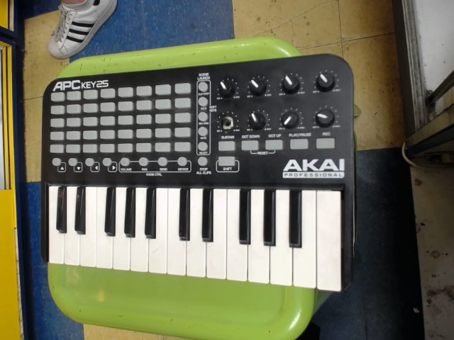 Keyboard akai