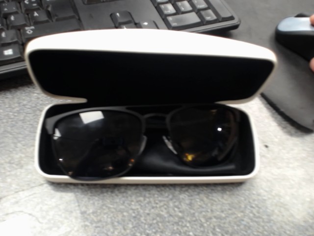 Lunette soleille kelvin klein