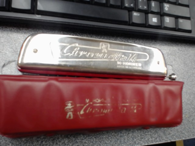 Harmonica en case bourgogne note c