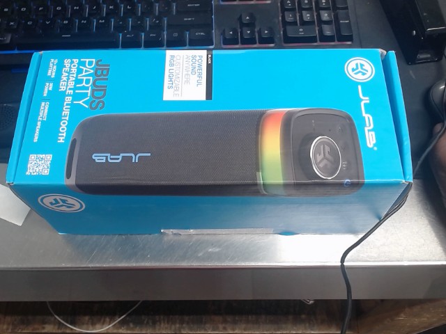 Portable bluetooth speaker