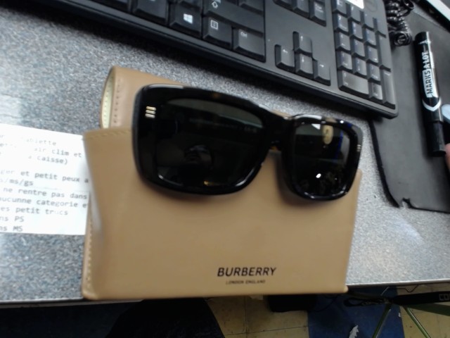 Lunette dans son case