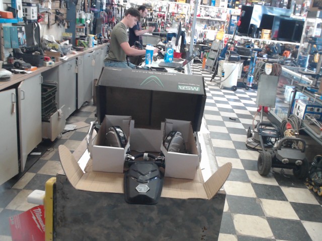 A  v-edge twin pfl 8ft 310l