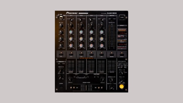 Pioneer djm-500 turns on