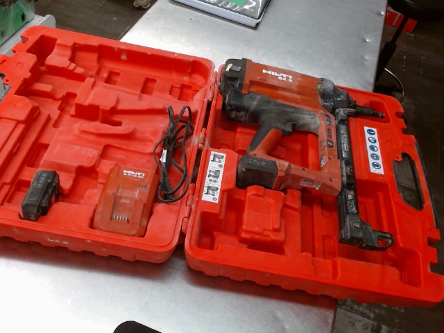 Hilti gx2 avec chargeur dans coffre hilt