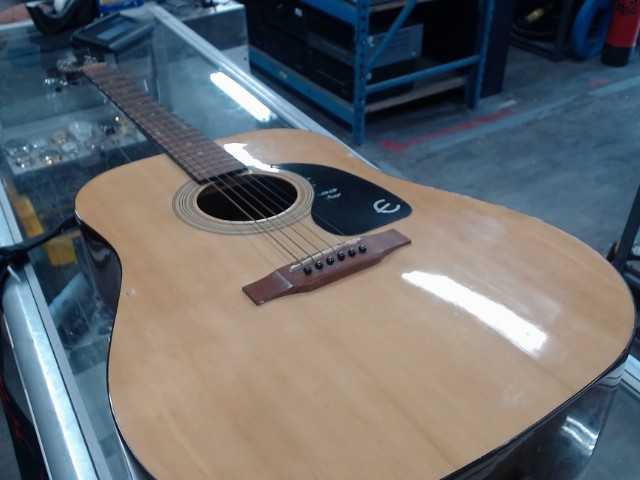 Guitare acoustic no case