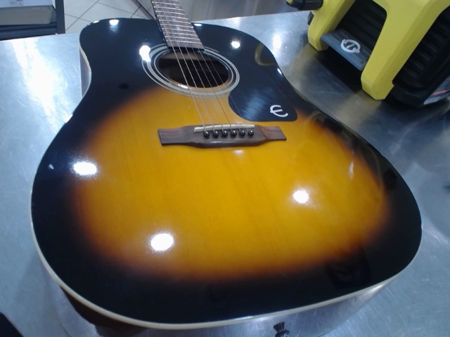 Guitare acoustique sunburst retro