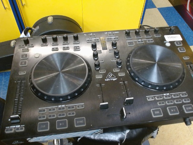 Behringer cmd studio 4a console dj