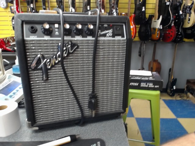 Petit ampli guitare fender frontman 10g