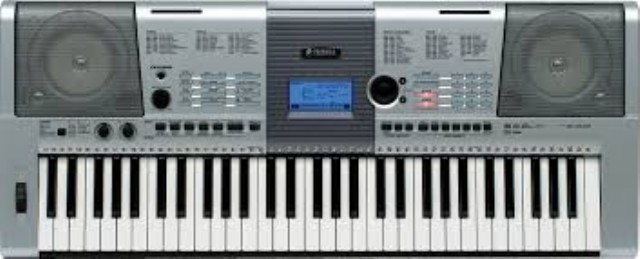 Synthetiseur yamaha avec chargeur