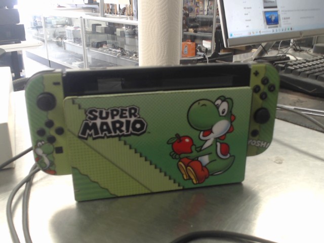 Nintendo switch 1 yoshi avec dock charg