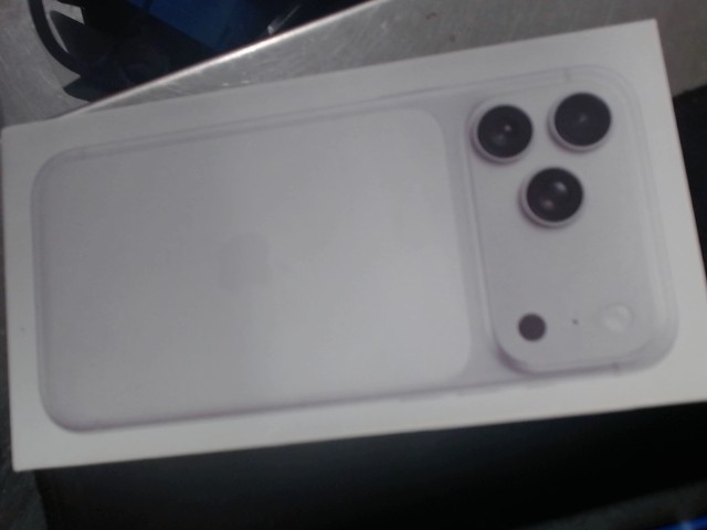 Iphone 17 pro max fake