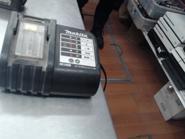 Chargeur makita