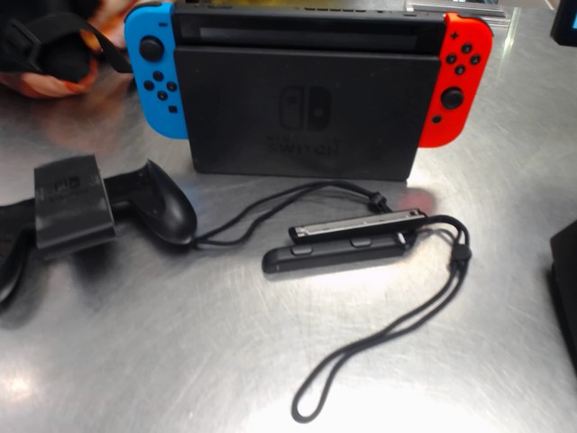Nintendo switch avec acc en boite