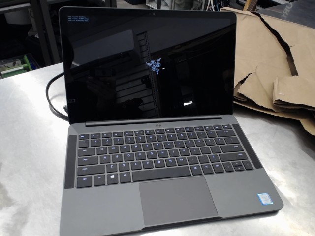 Laptop gaming razer avec chargeur