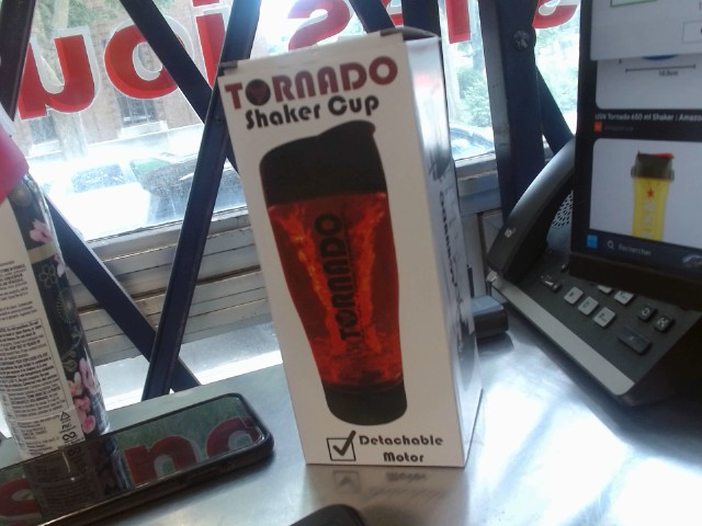 Tornado shaker cup