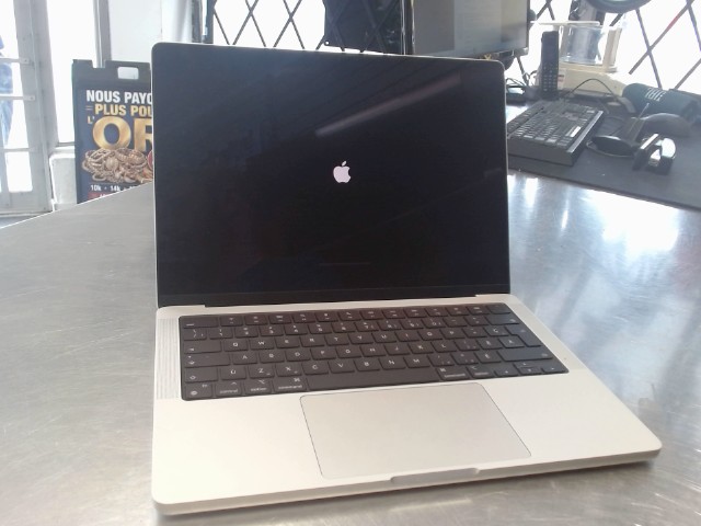 Macbook m4 16gb 1tb pass:4525