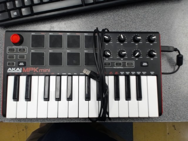 Akai mpk min midi 2 octave keyboard