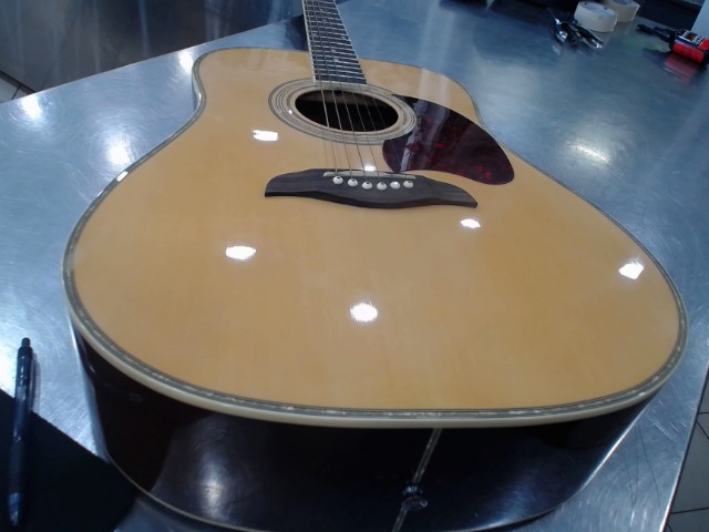 Guitare acoustique fret un et 2 buzz