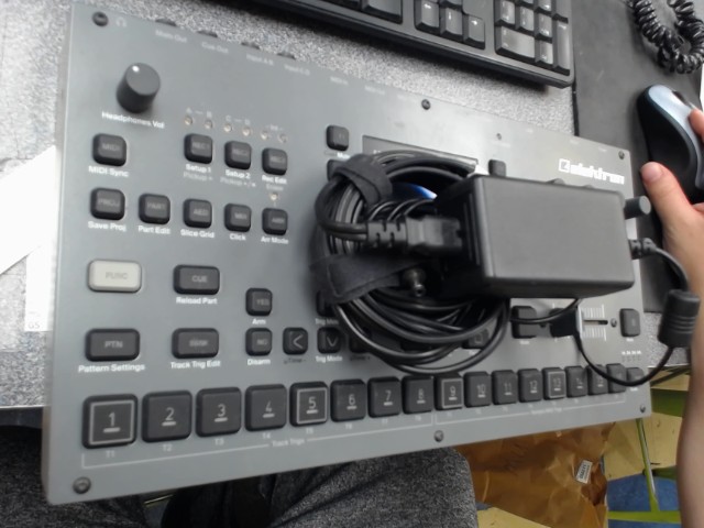 8 track dynamic performer ampler + alim