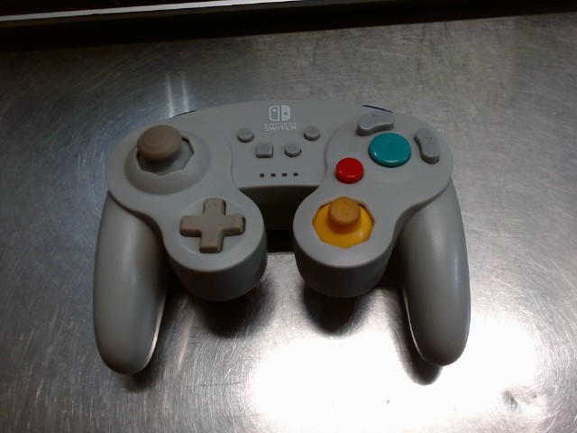 Manette switch (style gamecube)
