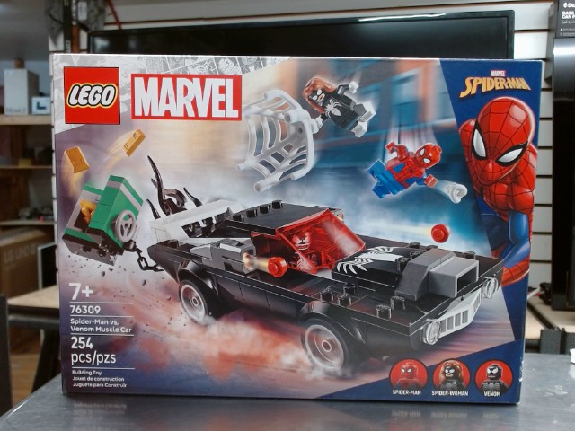 Lego spider man avec voiture dans boite