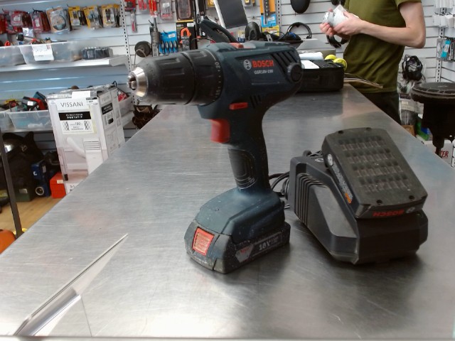 Drill bosh avec chargeur et 2 batterie