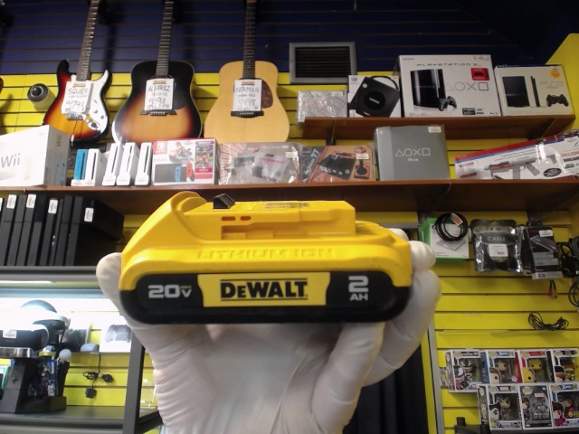 Batterie dewalt 20v 2ah 2024 comme neuve