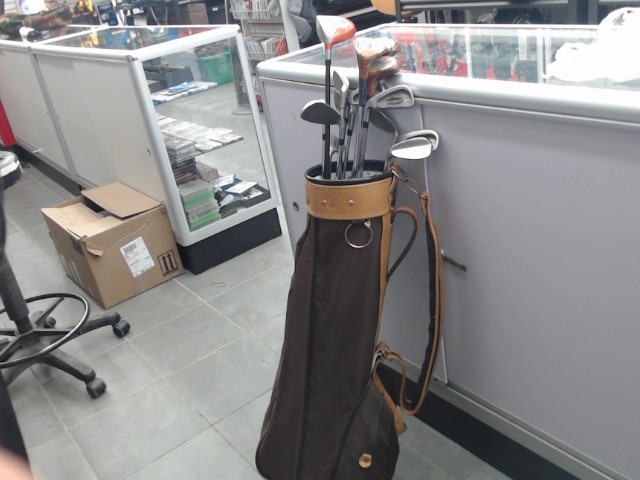 Set de golf avec 14 baton talormade etc