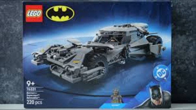 Lego batman v superman batmobile