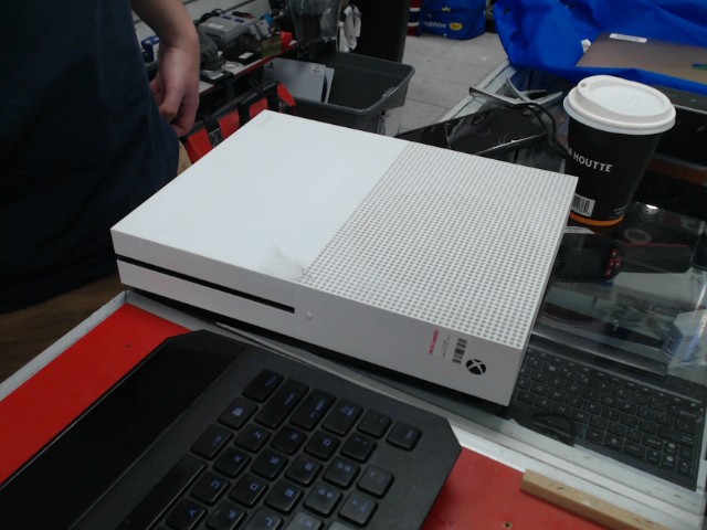Xbox one s avec manette