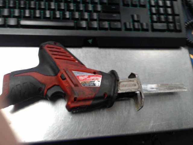 Milwaukee reciprocating saw rouge