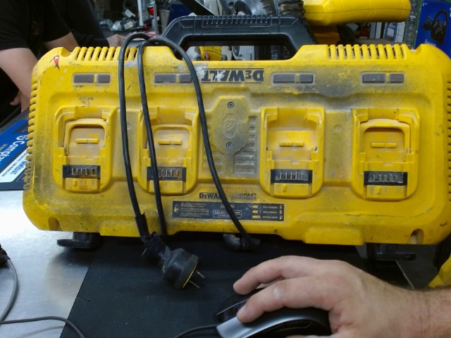 Chargeur dewalt 4 port 20v