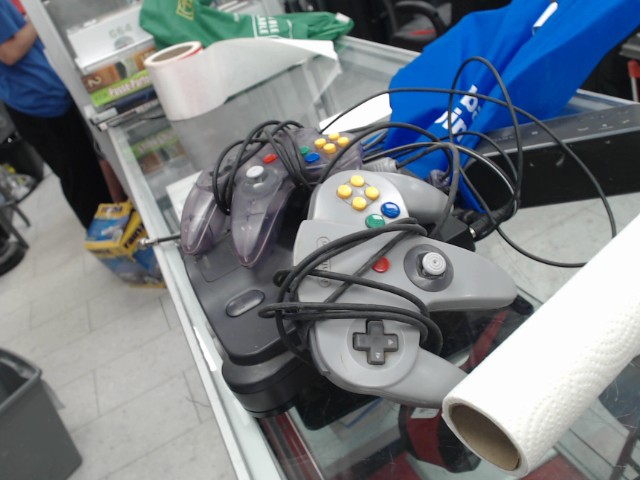 Nintendo 64 avec 2 manette et fil