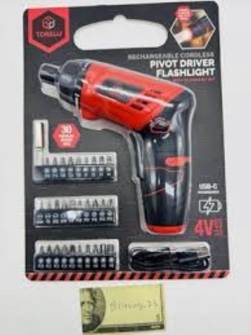 Pivot driver flashlight