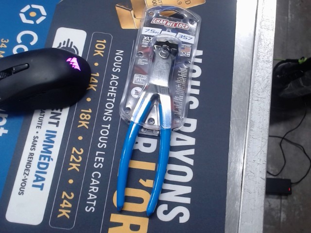Nail puller plier