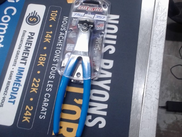 Nail puller plier