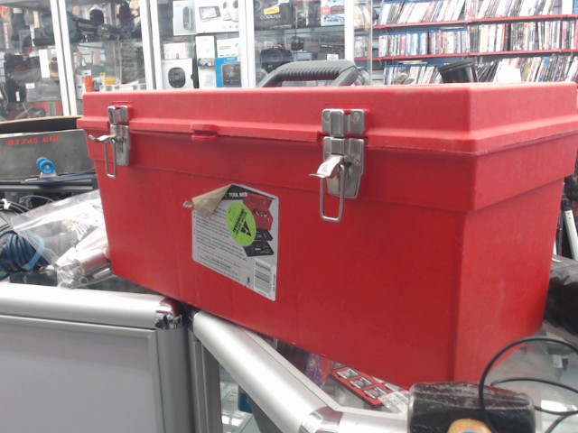 Coffre rouge en plastique dur