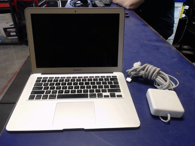 Macbook air mid 2013 i7 1.7ghz 4gb/256gb