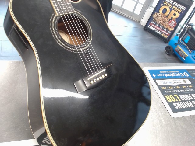 Guitar noir avec case noire mousse