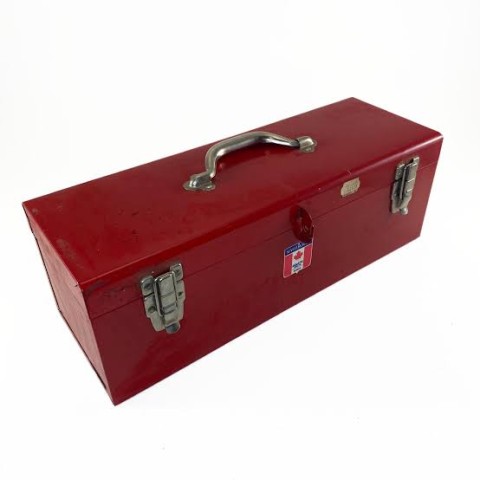 Coffre a outil rouge avec accessoires